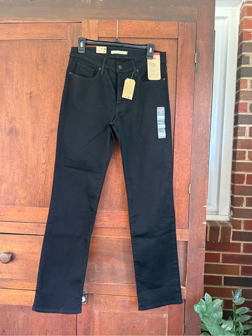 Women’s  Black Straight-Leg Jeans